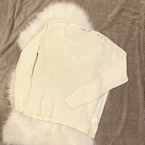 JustFab Sweaters - NWOT Justfab white knit sweater